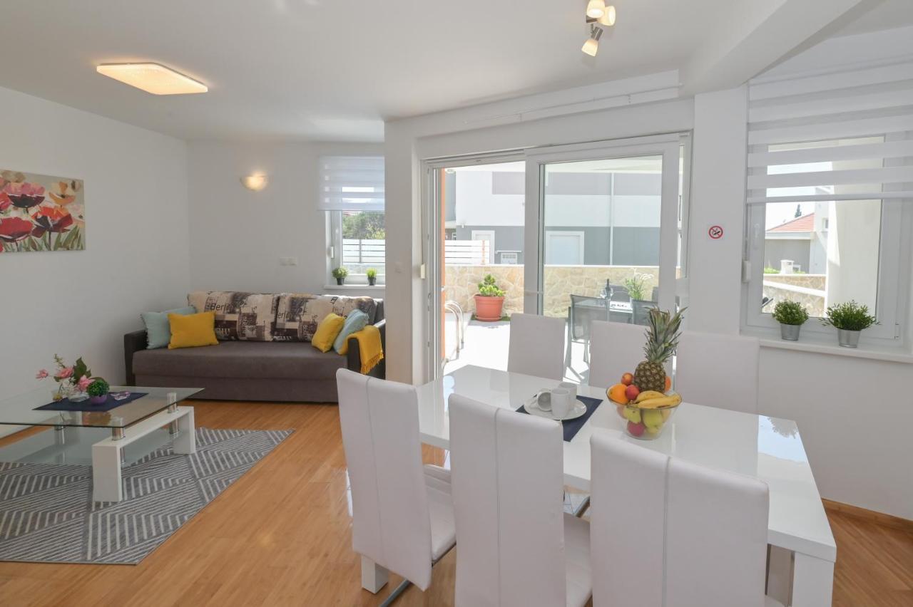 Apartment Funtastic With Private Pool Novalja Exterior foto