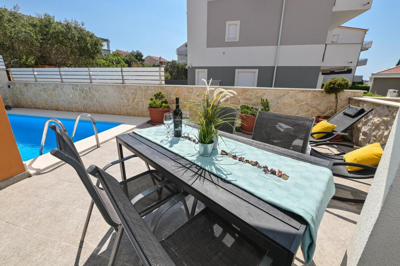Apartment Funtastic With Private Pool Novalja Exterior foto