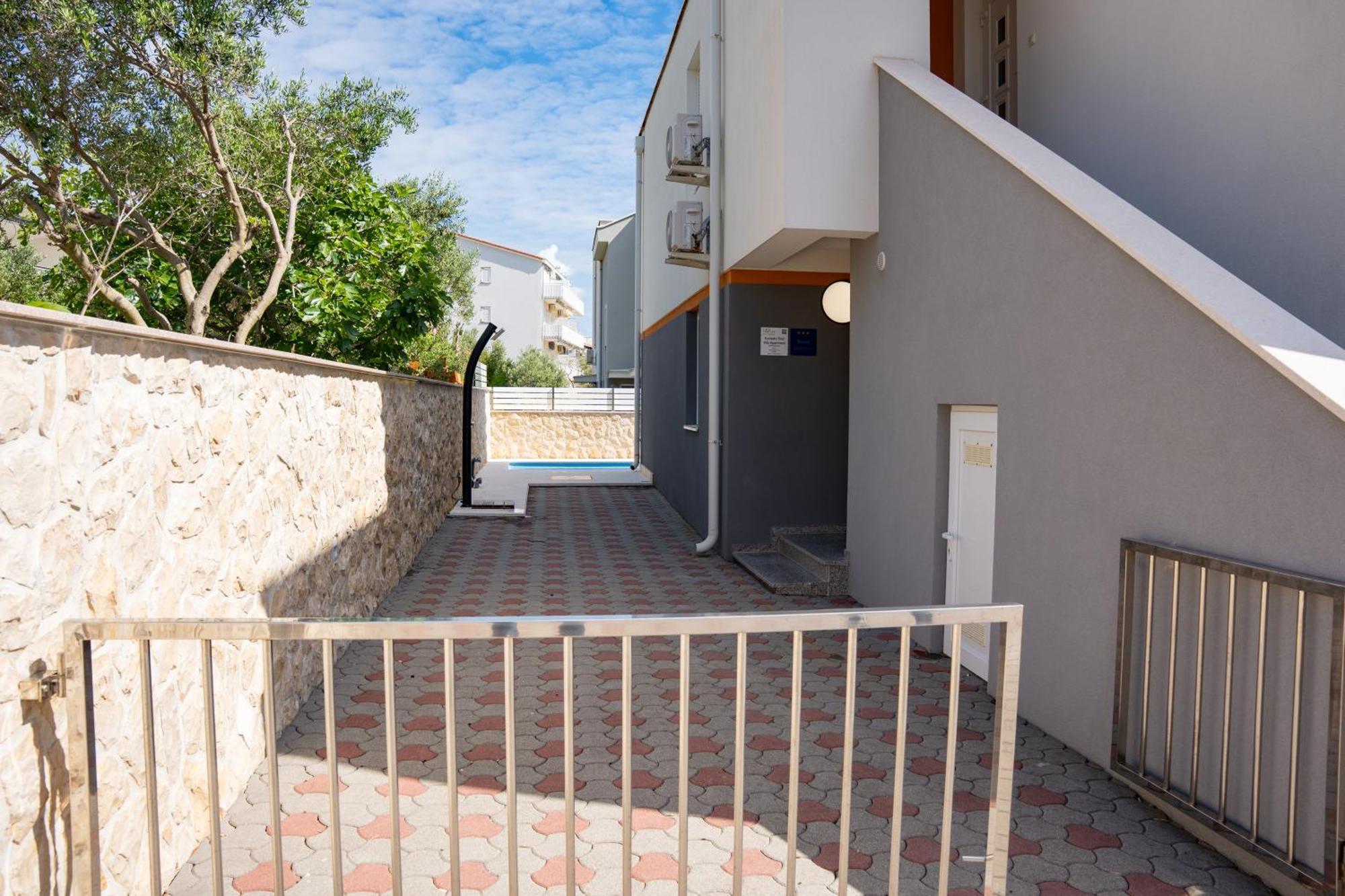 Apartment Funtastic With Private Pool Novalja Exterior foto